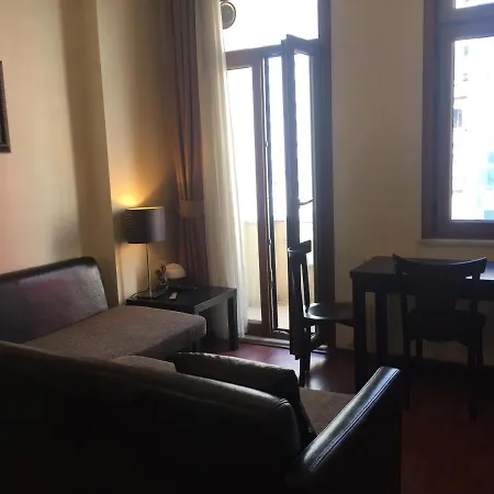 מלון דירות Taksim House 4*