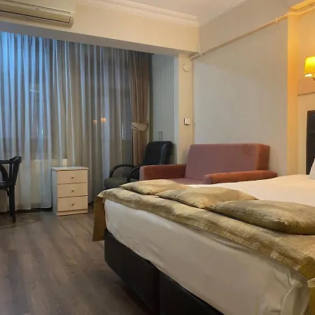 מלון דירות Taksim House 4*